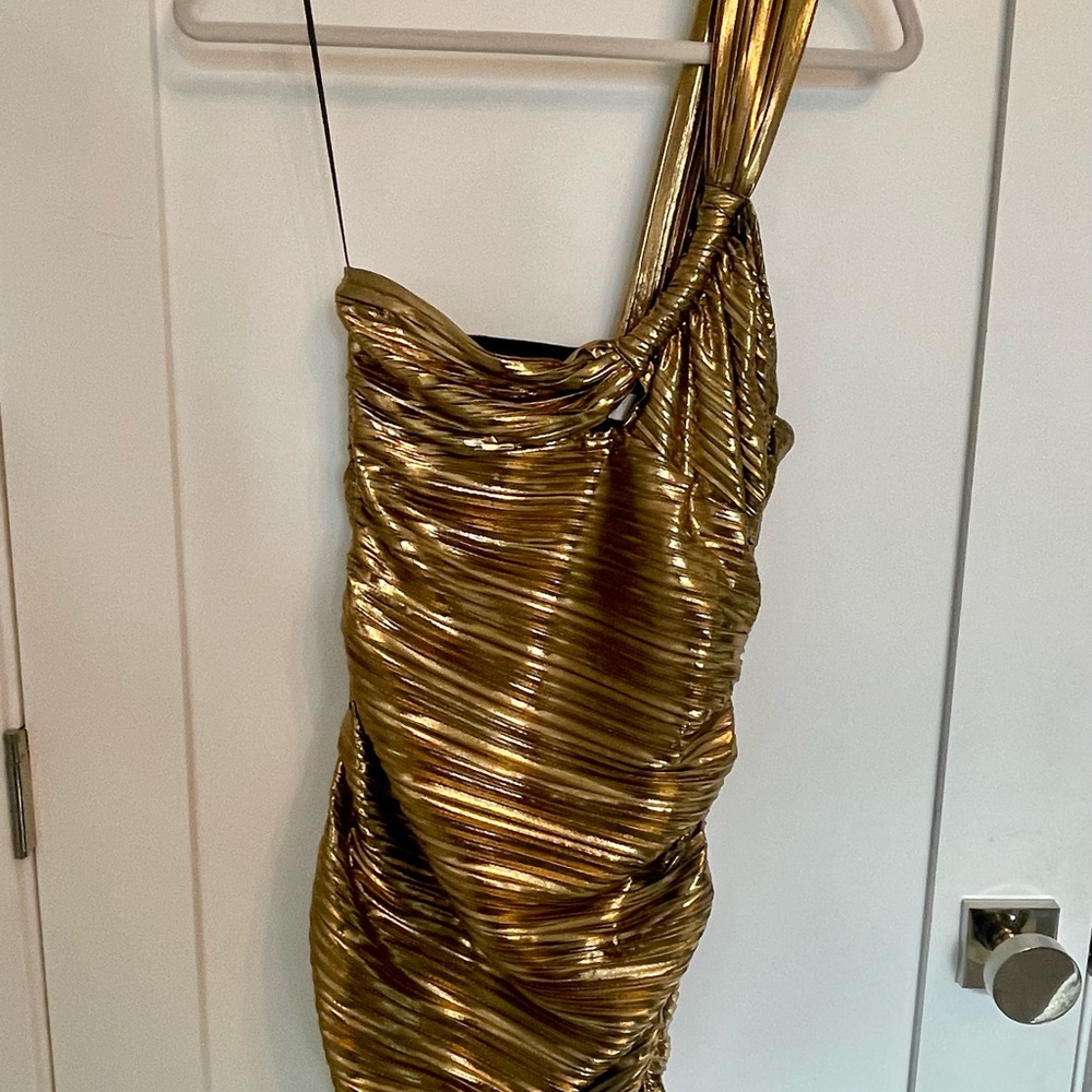Astr The Label Golda dress size S. new w/tags. Fun gold color, one should strap.